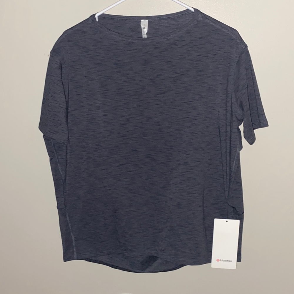 LULULEMON back in action short sleeve gray size 4 BRAND NEW WITH TAGS